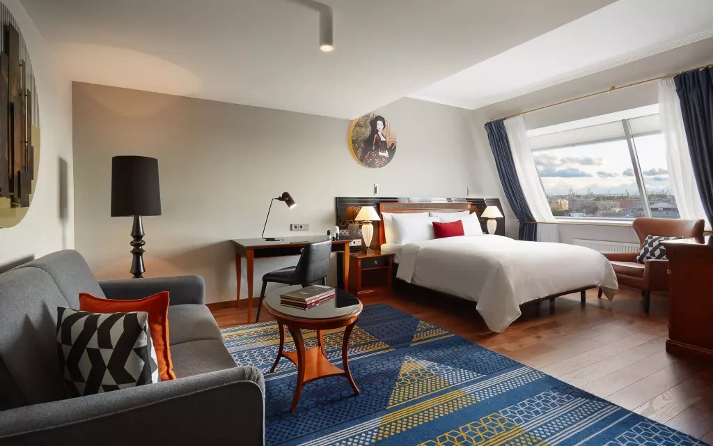 هتل رنارتیس ایساکی سن پترزبورگ